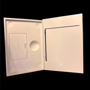 (Empty Box ONLY) Apple MacBook Air 13.6" (M2 Chip) – 8GB / 256GB – Space Gray